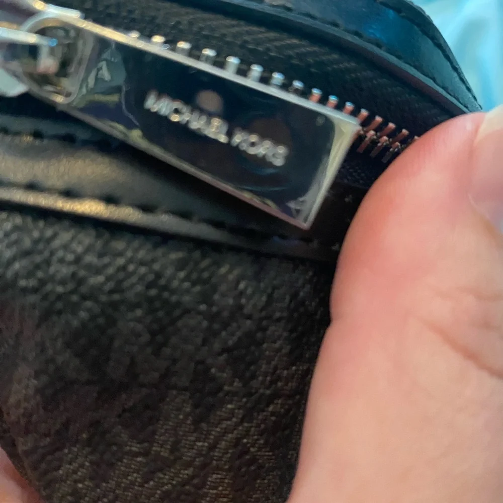 Michael Kors Black Crossbody Bag Sleek and Stylish